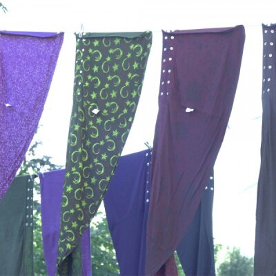 Sind die Wickelröcke von Purewonder auch Wenderöcke? - Einige Goa Wickelröcke von Purewonder mit Druckknöpfen sind Wenderöcke